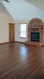 3 Bd. 2.5 Ba. 1,900 Sqft in Lawton, OK (Photo 3 of 8)