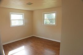 3 Bd. 2 Ba. 1,274 Sqft in Hickory, NC (Photo 3 of 12)