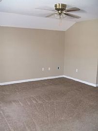 Charming 3 Bedroom Home in Jonesboro, AR (Photo 2 of 9)