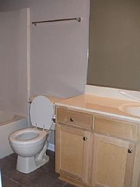 Charming 3 Bedroom Home in Jonesboro, AR (Photo 3 of 9)