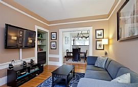 Convenient 1st Floor Condo with Sunny Patio For Indoor-Outdoor! in San Francisco, CA (Photo 2 of 12)