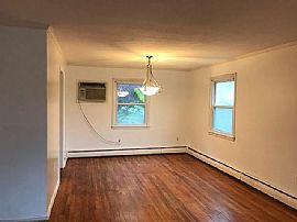 70 Pocahontas Dr, West Hartford, Ct 06117 in Bishops Corner, CT (Photo 2 of 9)