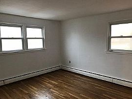 70 Pocahontas Dr, West Hartford, Ct 06117 in Bishops Corner, CT (Photo 5 of 9)