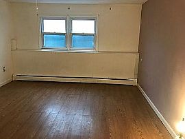 70 Pocahontas Dr, West Hartford, Ct 06117 in Bishops Corner, CT (Photo 9 of 9)