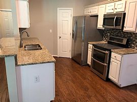  Adorable 3/2 Garden Home in The Highly Sought After Narrows Co in Birmingham, AL (Photo 4 of 11)