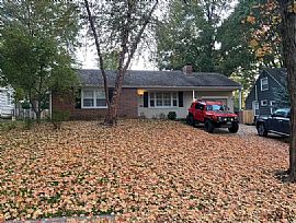 4019 W 74th Ter, Prairie Village, Ks 66208 $950/m Deposit $950 in Prairie Village, KS