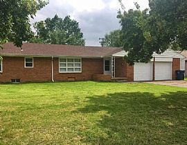 205 W 30th Ave, Hutchinson, Ks 67502 $750/m Deposit $750 in Hutchinson, KS