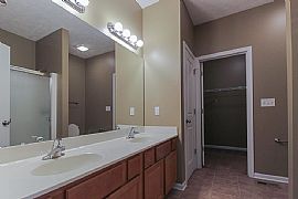  5523 Sandhutton Ct, Rockford, Il 61108 Spacious 2 Bed/2 Bath in Rockford, IL (Photo 11 of 12)