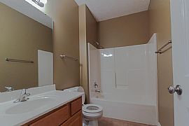  5523 Sandhutton Ct, Rockford, Il 61108 Spacious 2 Bed/2 Bath in Rockford, IL (Photo 8 of 12)