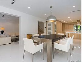 Lovely Two-Story, Three Bedroom, Two and a Half Bath Main House in Miami, FL (Photo 3 of 6)