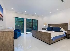 Lovely Two-Story, Three Bedroom, Two and a Half Bath Main House in Miami, FL (Photo 6 of 6)