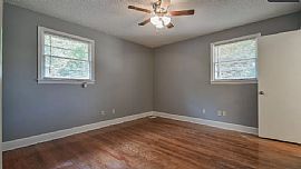 2040 Stratford Rd, Cayce,Rent 650 Deposit 650 Total 1300 in Cayce, SC (Photo 7 of 7)