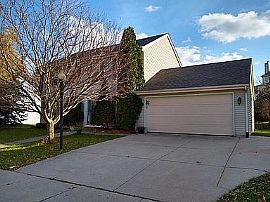205 Manchester Dr, Waukesha, Wi 53188 in Waukesha, WI (Photo 8 of 10)
