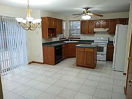 205 Manchester Dr, Waukesha, Wi 53188 in Waukesha, WI (Photo 9 of 10)