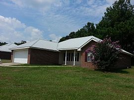  44 Nicolaus Dr, Hattiesburg, Ms 39402      3br/2bh Brick Home  in Hattiesburg, MS (Photo 2 of 12)