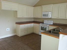  44 Nicolaus Dr, Hattiesburg, Ms 39402      3br/2bh Brick Home  in Hattiesburg, MS (Photo 3 of 12)