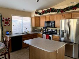 3 Bedroom in Peoria, AZ (Photo 3 of 6)