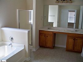  11 Somerville Ct, Greenville, Sc 29605 Beautiful and Spacious  in Greenville, SC (Photo 7 of 9)