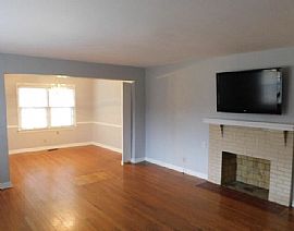 2202 Poincianna St Sw, Huntsville, Al 35801 in Huntsville, AL (Photo 4 of 8)