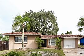 Don’t Miss Your Chance to Make This Home Yours! in Sarasota, FL