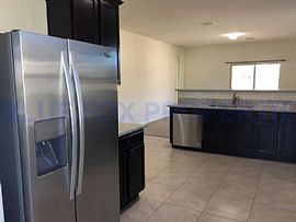 11675 W Vanderbilt Farms Way, Marana, Az 85653 in Marana, AZ (Photo 3 of 11)