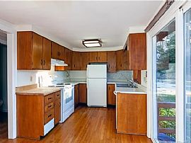 464 Tanner Marsh Rd, Guilford, Ct 06437 in Guilford, CT (Photo 2 of 10)