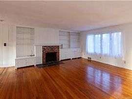 464 Tanner Marsh Rd, Guilford, Ct 06437 in Guilford, CT (Photo 6 of 10)