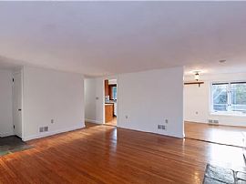 464 Tanner Marsh Rd, Guilford, Ct 06437 in Guilford, CT (Photo 7 of 10)