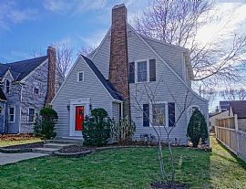 Beautifully Maintained 3/2 House For Rent in Milwaukee, WI