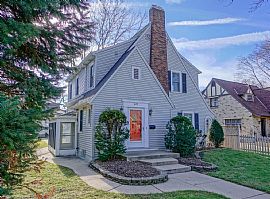 Beautifully Maintained 3/2 House For Rent in Milwaukee, WI (Photo 2 of 12)