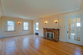 Beautifully Maintained 3/2 House For Rent in Milwaukee, WI (Photo 4 of 12)