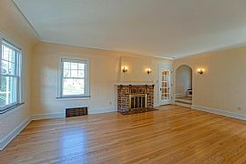 Beautifully Maintained 3/2 House For Rent in Milwaukee, WI (Photo 5 of 12)