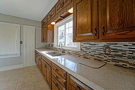 Beautifully Maintained 3/2 House For Rent in Milwaukee, WI (Photo 9 of 12)