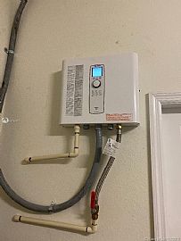 576 Se 35th Ter, Homestead, Fl 33033 in Homestead, FL (Photo 11 of 12)