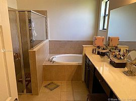 576 Se 35th Ter, Homestead, Fl 33033 in Homestead, FL (Photo 3 of 12)