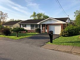 109 E Smith St, Bridgeport, Wv 26330 in Bridgeport, WV