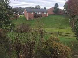 109 E Smith St, Bridgeport, Wv 26330 in Bridgeport, WV (Photo 2 of 7)