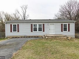 931 Jefferson Ave, Charles Town, Wv 25414 in Charles Town, WV