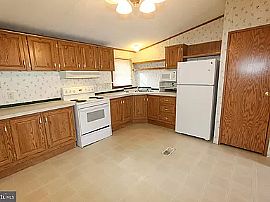 931 Jefferson Ave, Charles Town, Wv 25414 in Charles Town, WV (Photo 2 of 5)