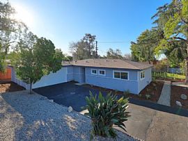 600 W Harriet St, Altadena in Altadena, CA