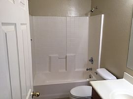 Beautiful Single Family Home For Rent in Phoenix, AZ (Photo 11 of 12)