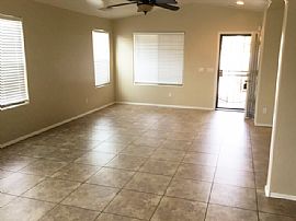 Beautiful Single Family Home For Rent in Phoenix, AZ (Photo 2 of 12)