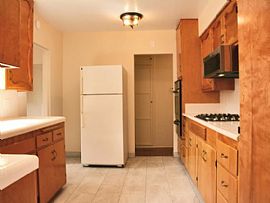 423 N Glenwood Pl, Burbank in Burbank, CA (Photo 2 of 5)