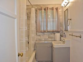 423 N Glenwood Pl, Burbank in Burbank, CA (Photo 3 of 5)