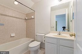 Townhouse For Rent in Woodbridge, VA (Photo 4 of 12)