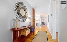 Stunning Mid Century Modern in Turnkey Condition in Washington, DC (Photo 2 of 7)