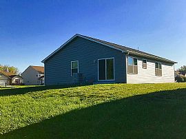 Comfortable 4 Bedrooms 2 Bathrooms in Indianapolis, IN (Photo 3 of 5)