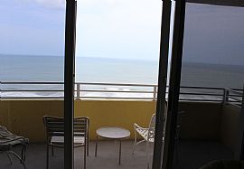 1 Br Ocean Front Condo with 2 Full Beds Free Wifi in Daytona Beach, FL (Photo 10 of 12)
