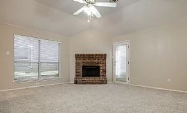 5923 Woodoak Dr, Dallas, Tx 75249 950/m Deposit $900 in Dallas, TX (Photo 3 of 7)