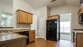 5923 Woodoak Dr, Dallas, Tx 75249 950/m Deposit $900 in Dallas, TX (Photo 4 of 7)
